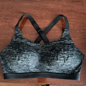 VICTORIAS SECRET Women's Sports Bra, Black and White Criss Cross Straps